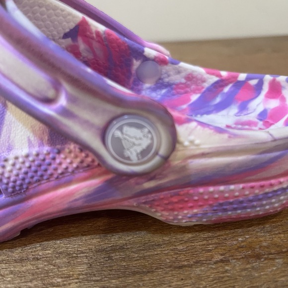 Girls Crocs Size 1 Pink Purple Tie Dye Marble Classic Clogs Kids Shoes Slip On - Picture 10 of 10
